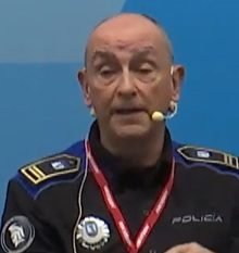 Comisario Principal JAVIER FERNÁNDEZ RUIZ<br />
Comisario General Comisaría General zona Este, Policía Municipal de Madrid.<br />
