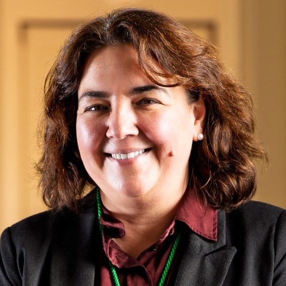 Dña. SARA DE LA VARGA GONZÁLEZ<br />
Tercera Teniente de Alcalde, responsable Área Policía local, Tráfico y Emergencias<br />
Ayto. Boadilla del Monte (Madrid).<br />
