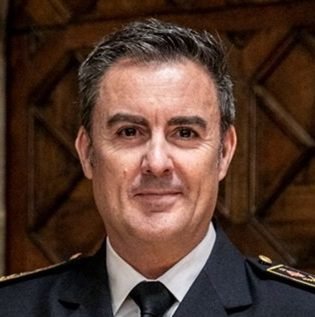 Intendente Mayor PEDRO VELÁZQUEZ MORENO<br />
Jefe de la Guardia Urbana de Barcelona.<br />
